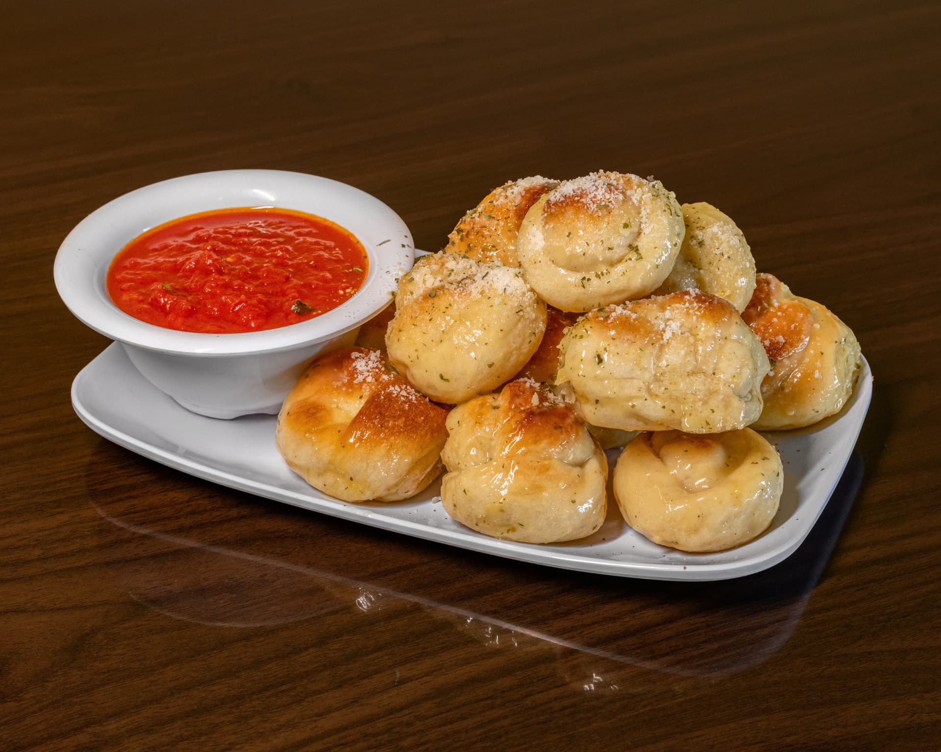 Golden garlic knots with parmesan and homemade marinara